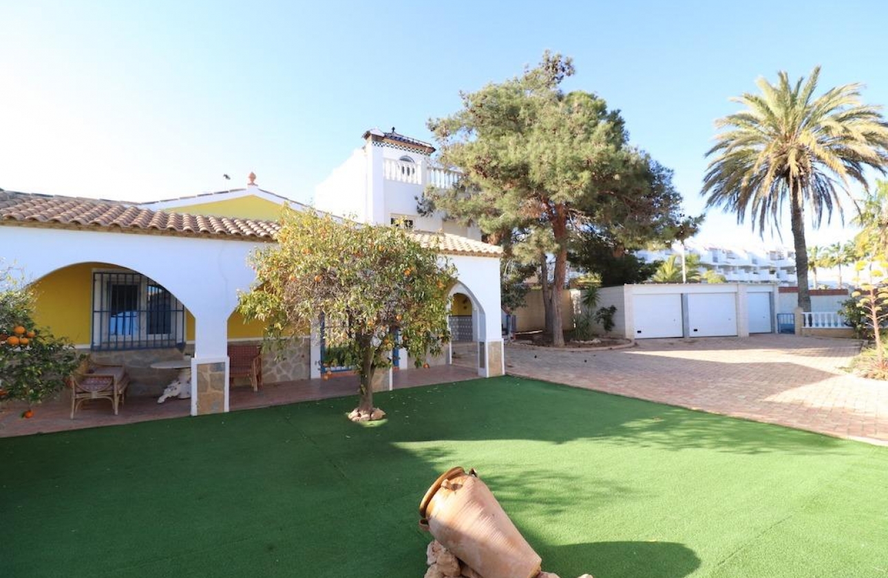 Resale - Villa - Orihuela Costa - Los Dolses