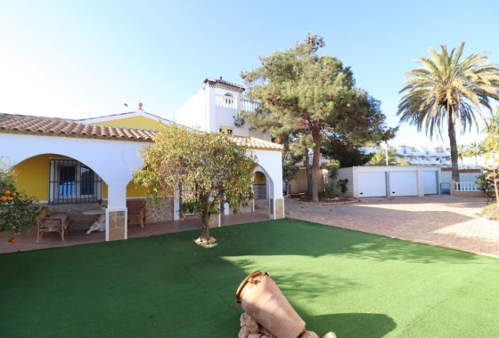 Resale - Villa - Orihuela Costa - Los Dolses