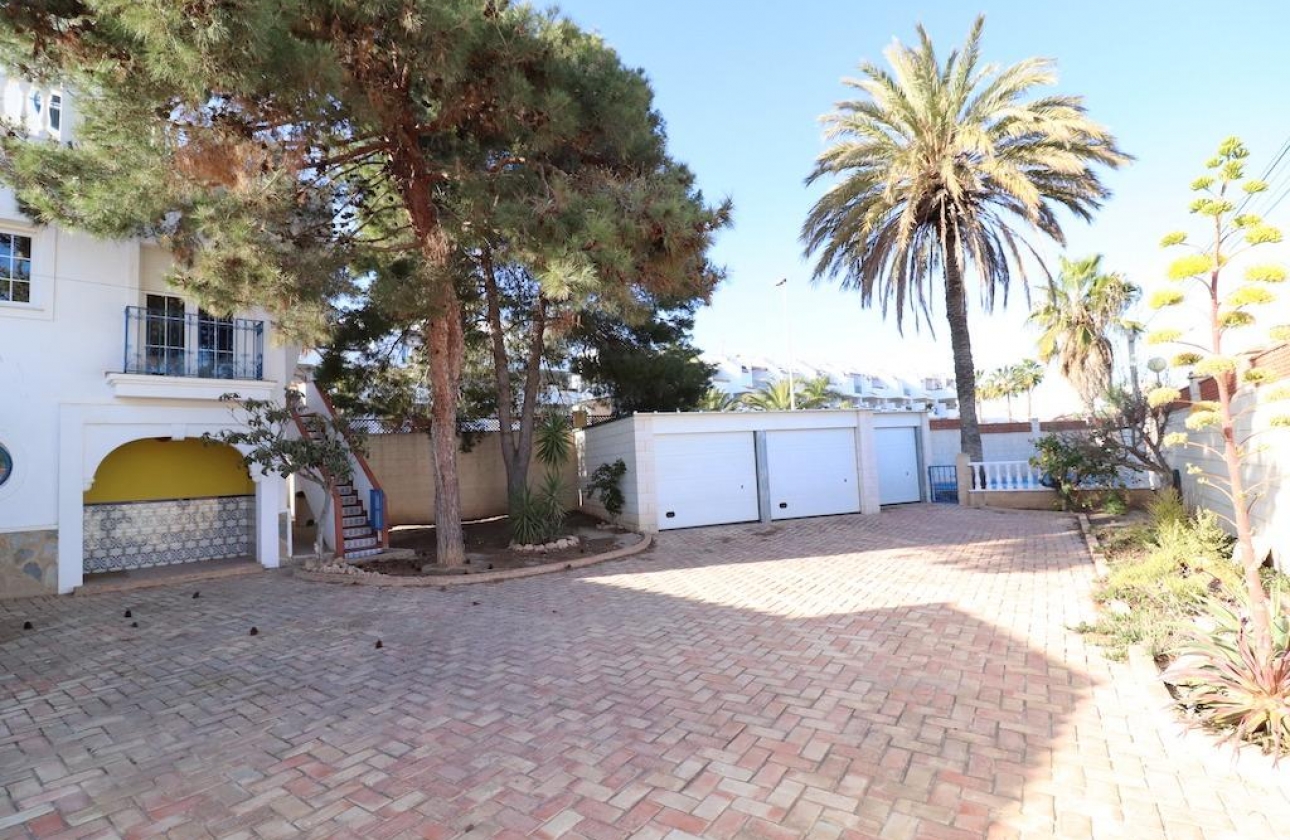 Resale - Villa - Orihuela Costa - Los Dolses