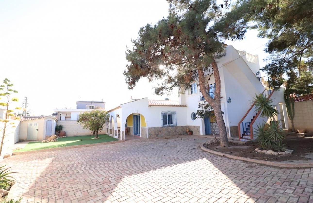 Resale - Villa - Orihuela Costa - Los Dolses