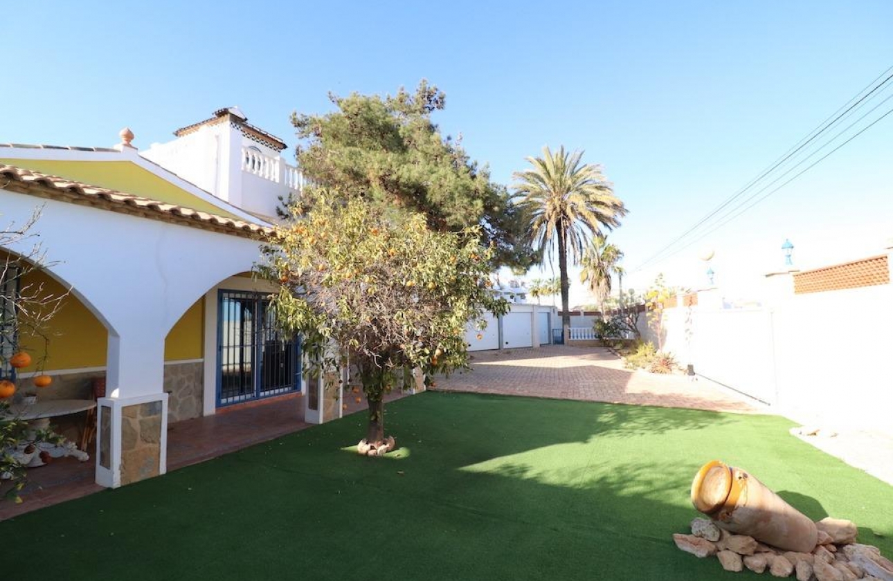 Resale - Villa - Orihuela Costa - Los Dolses