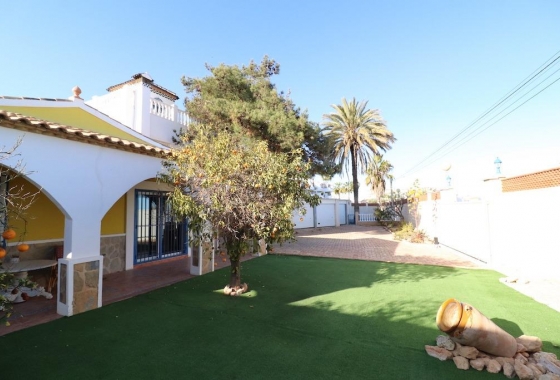 Resale - Villa - Orihuela Costa - Los Dolses