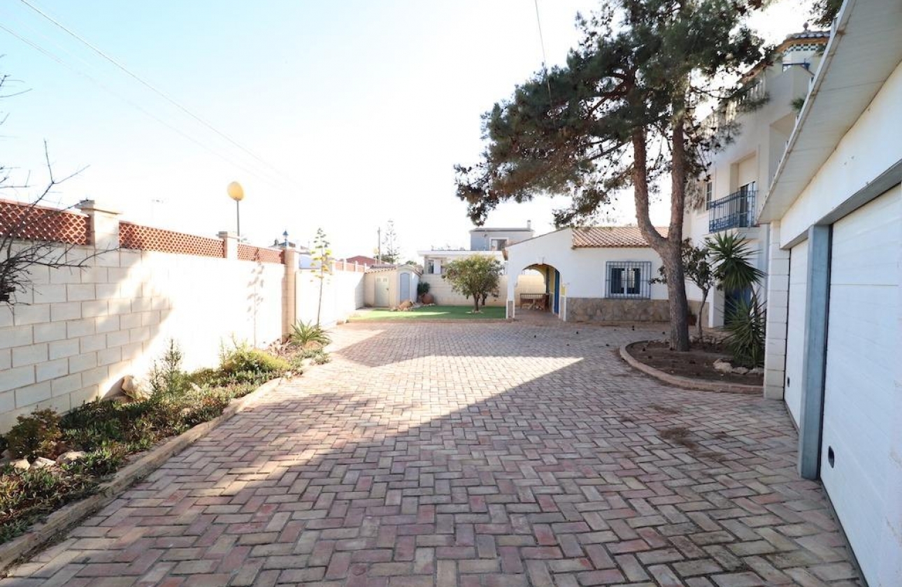 Resale - Villa - Orihuela Costa - Los Dolses