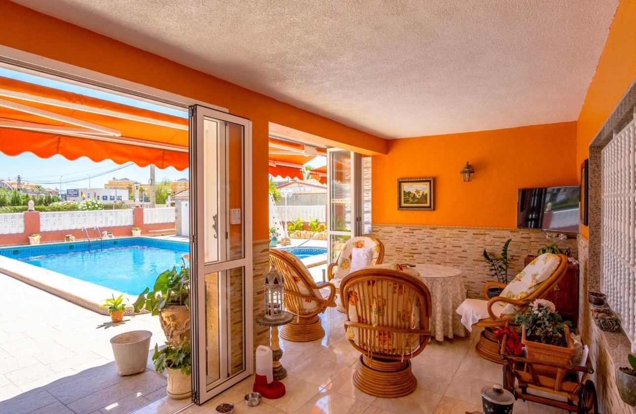 Resale - Villa - Orihuela Costa - Campoamor