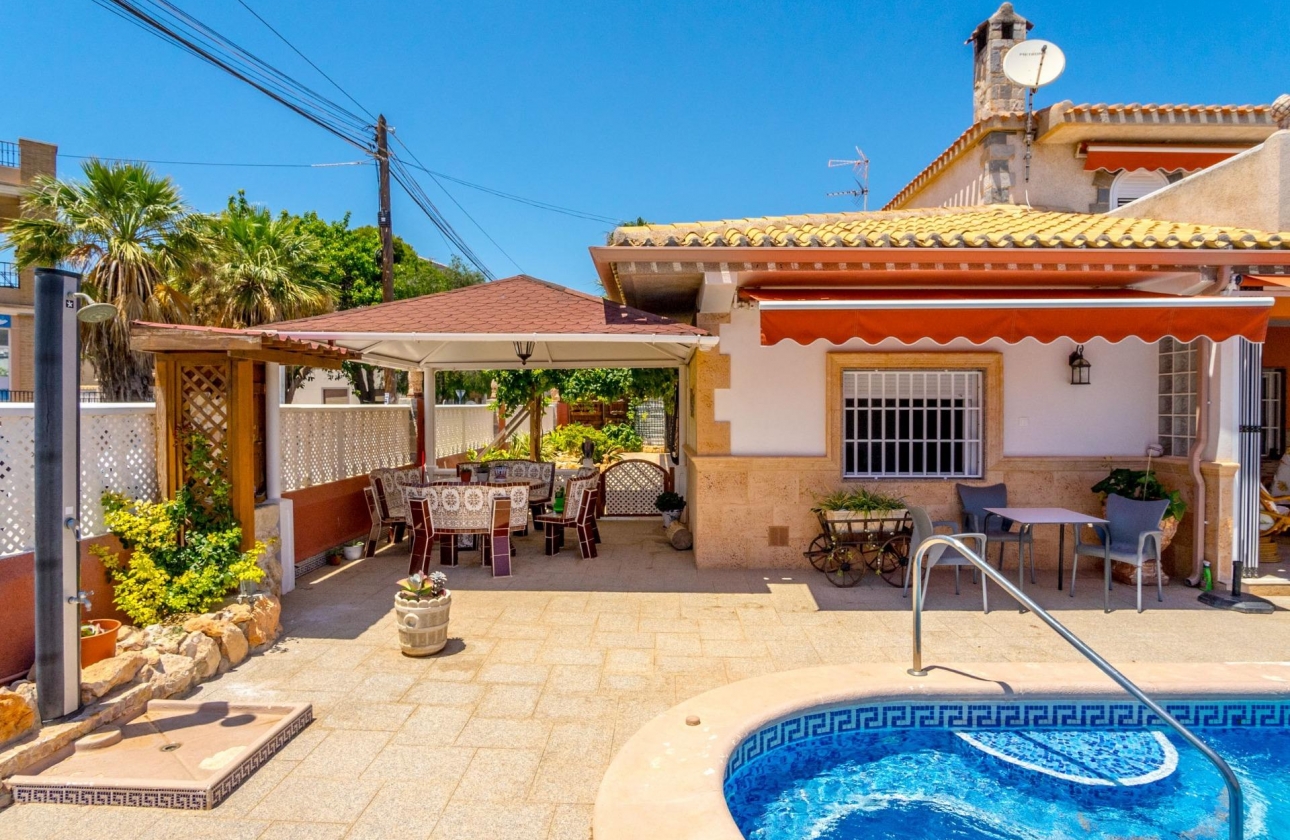 Resale - Villa - Orihuela Costa - Campoamor