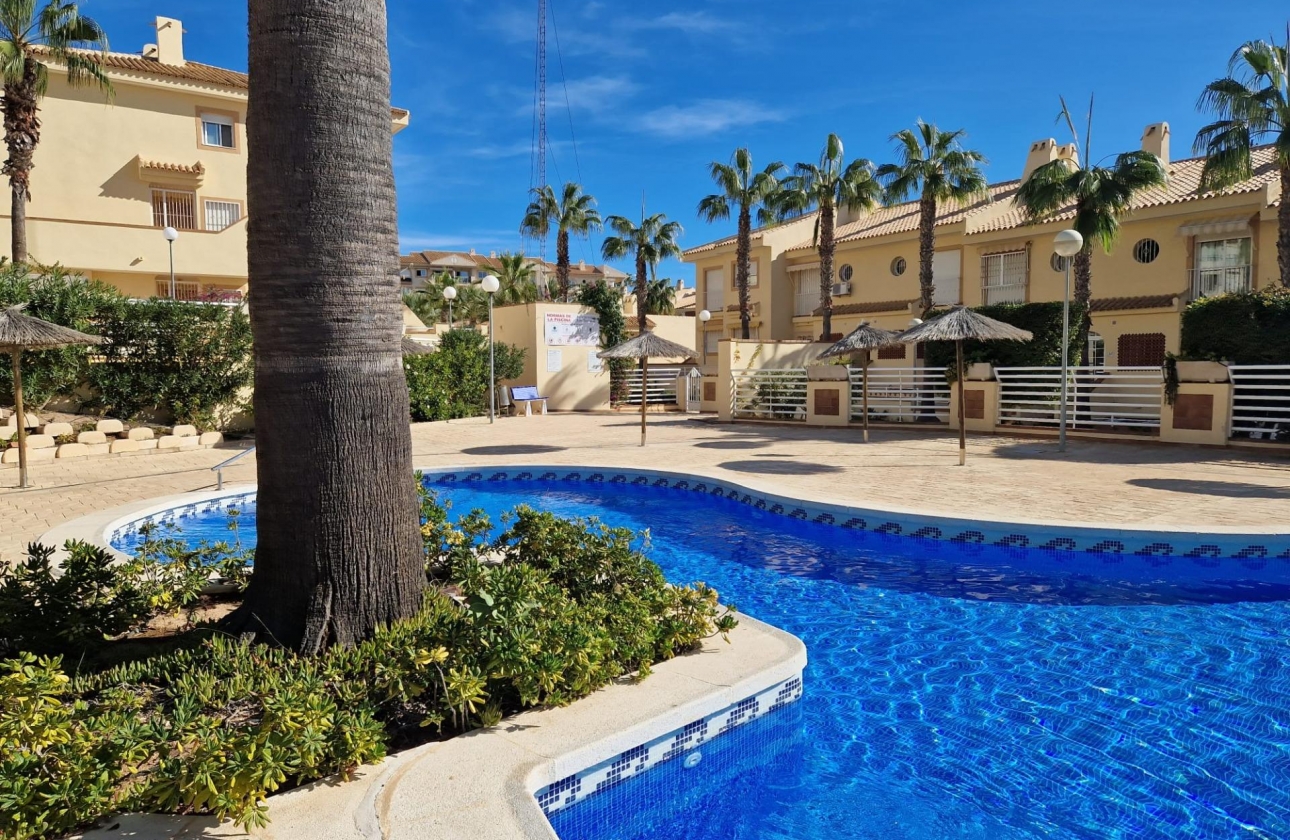 Resale - Apartment - Orihuela Costa - Campoamor