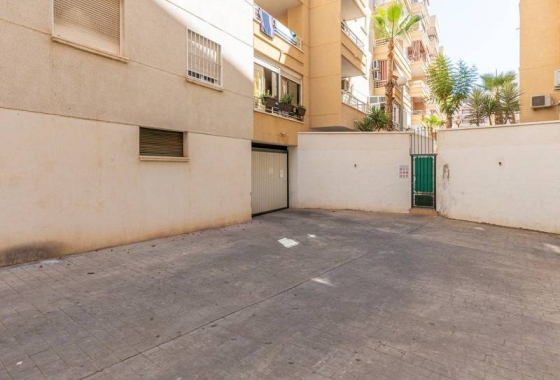 Resale - Apartment - Torrevieja - Estacion de autobuses