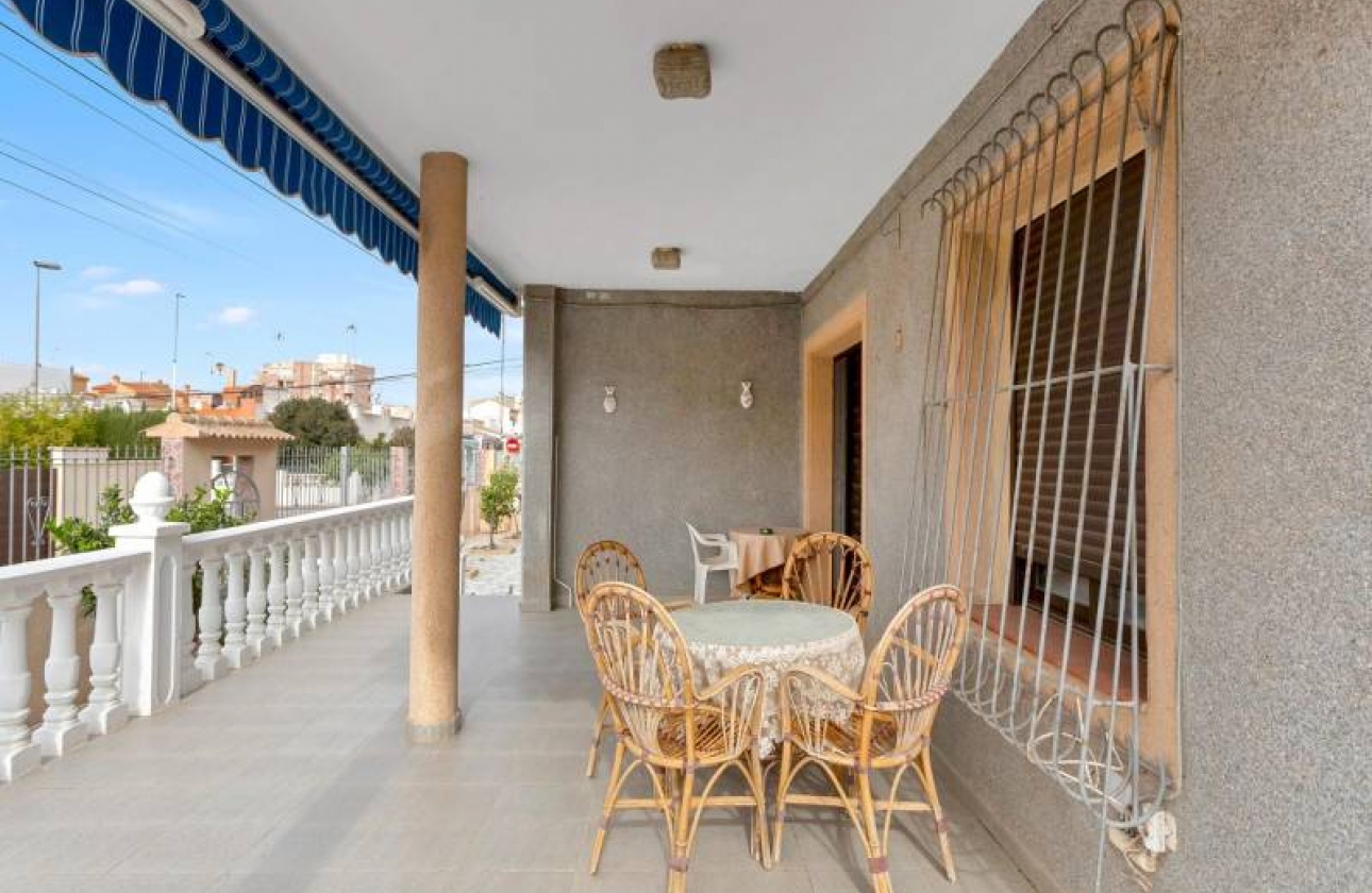 Rynek wtórny - Villa - Torrevieja - Nueva Torrevieja