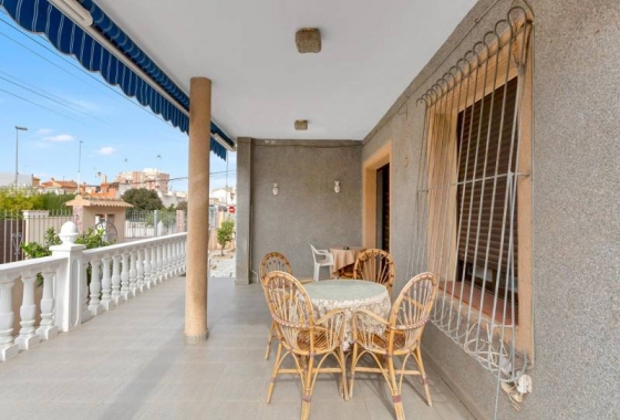 Rynek wtórny - Villa - Torrevieja - Nueva Torrevieja