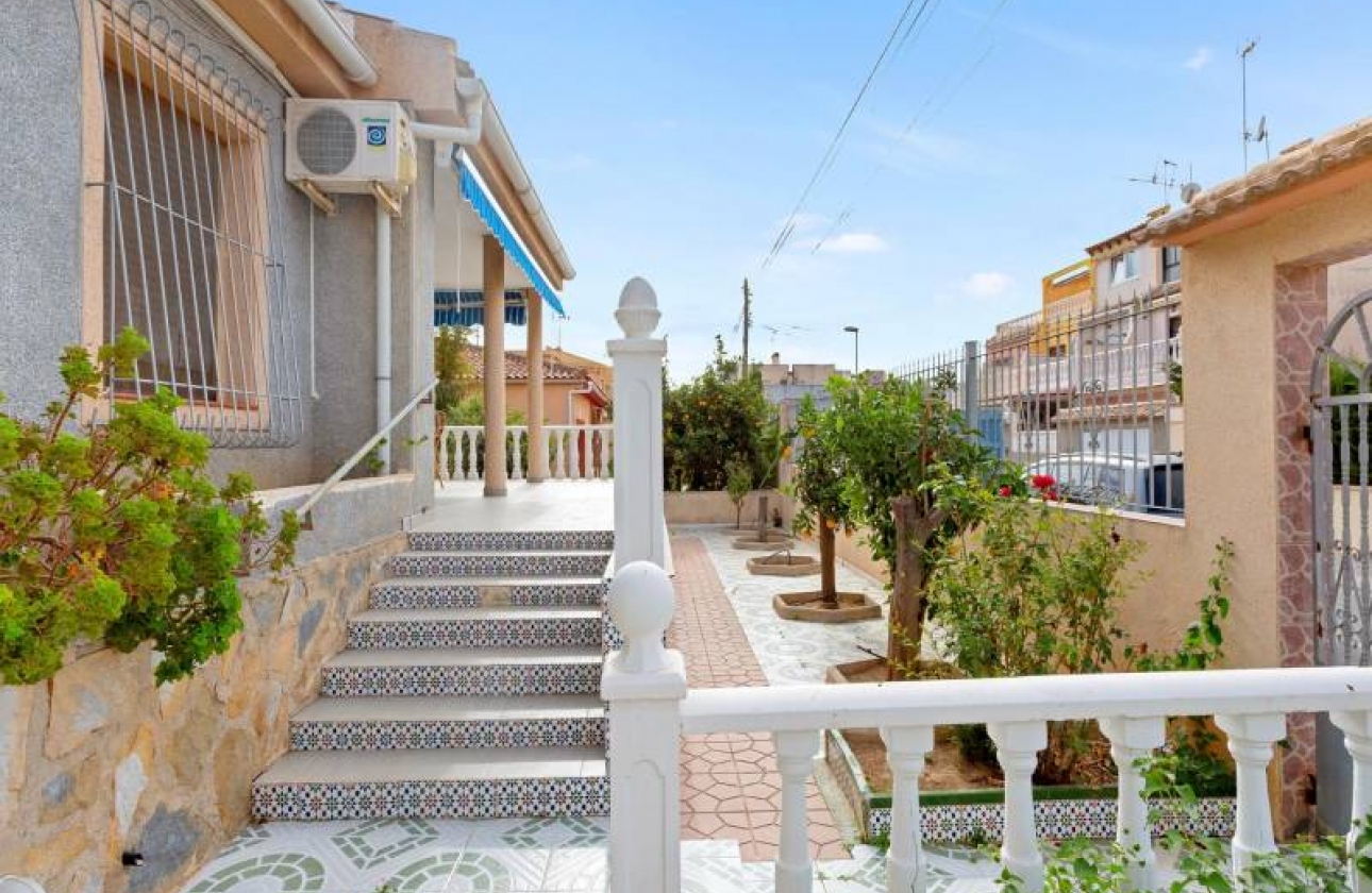 Rynek wtórny - Villa - Torrevieja - Nueva Torrevieja