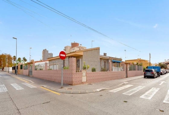 Resale - Villa - Torrevieja - Nueva Torrevieja