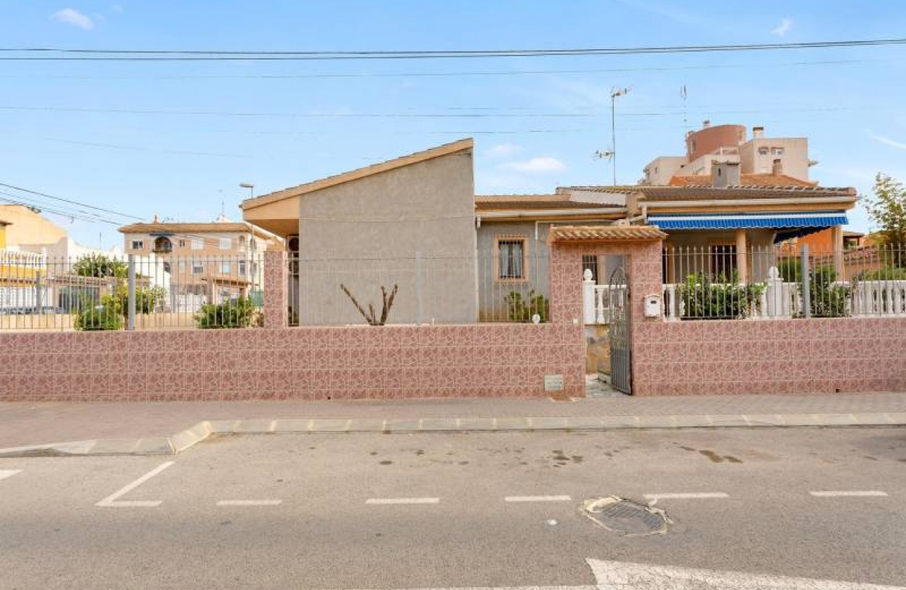 Resale - Villa - Torrevieja - Nueva Torrevieja