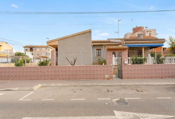 Resale - Villa - Torrevieja - Nueva Torrevieja