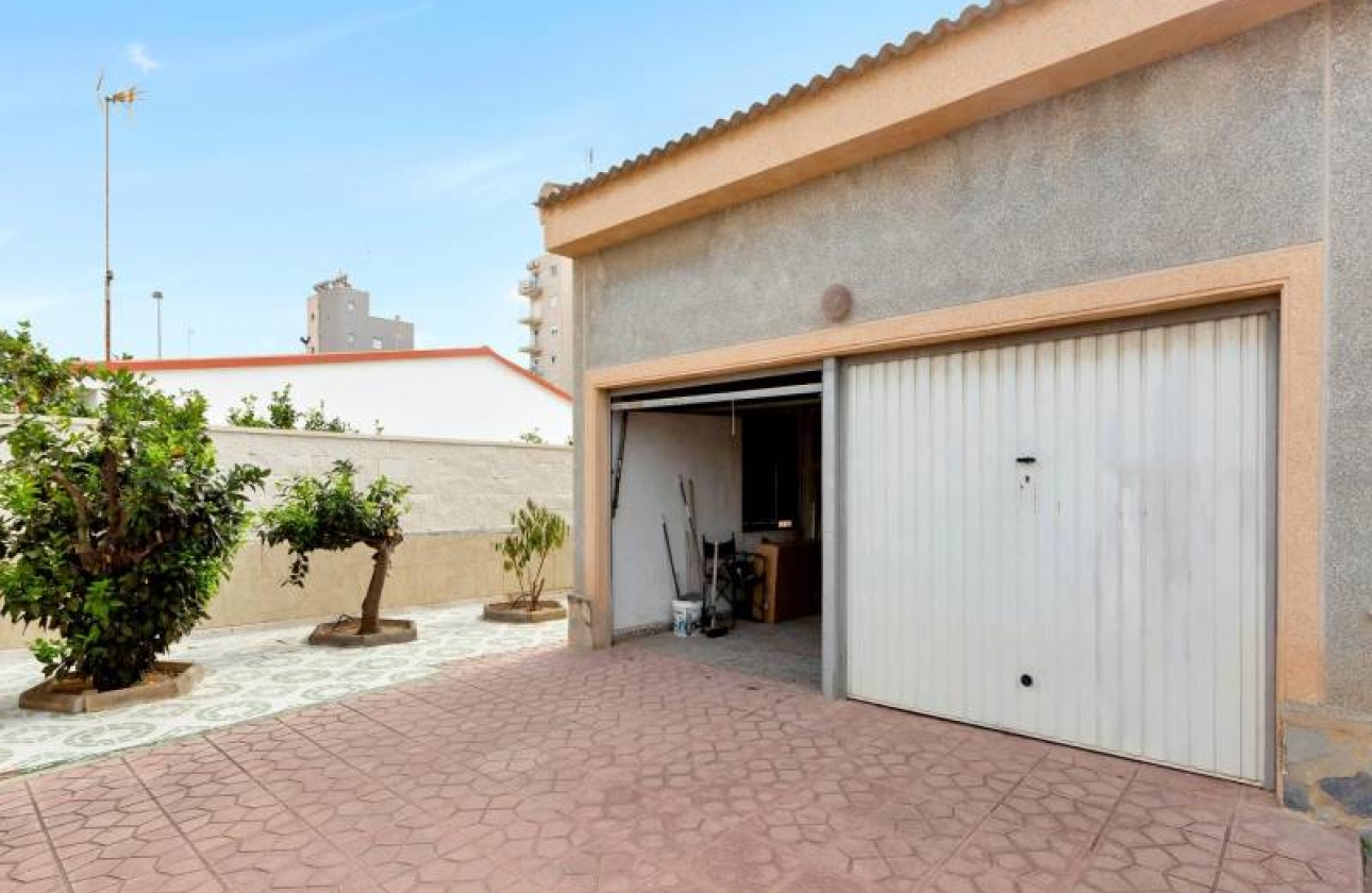 Rynek wtórny - Villa - Torrevieja - Nueva Torrevieja