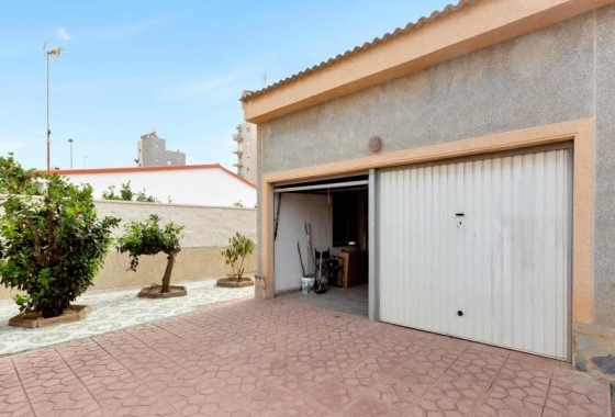 Resale - Villa - Torrevieja - Nueva Torrevieja