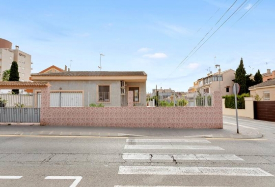 Resale - Villa - Torrevieja - Nueva Torrevieja