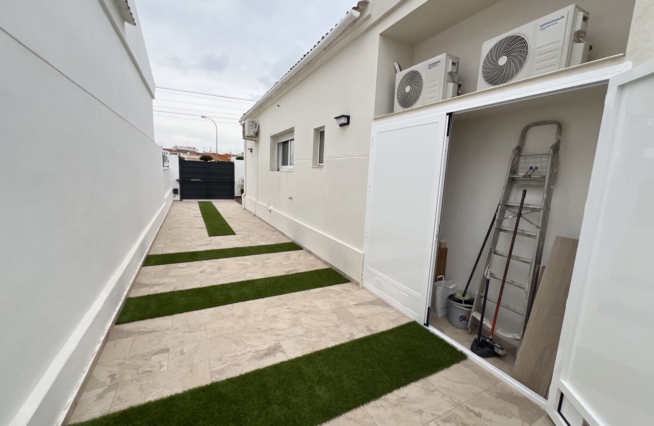 Resale - Villa - Torrevieja - San Luis