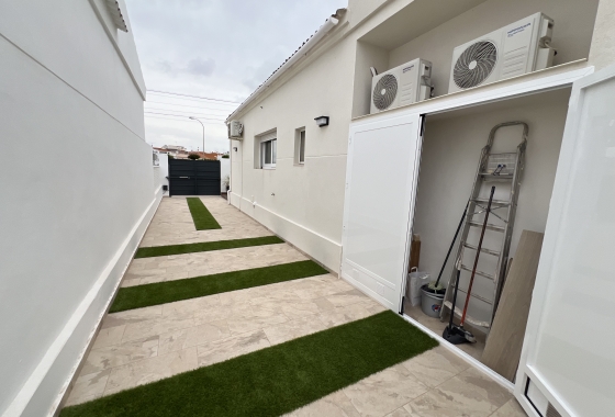 Resale - Villa - Torrevieja - San Luis