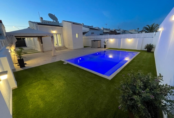 Resale - Villa - Torrevieja - San Luis