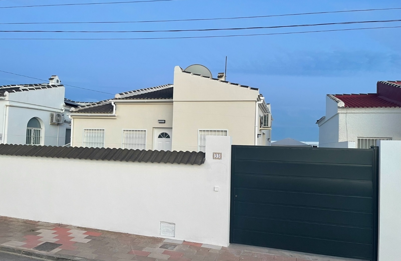 Resale - Villa - Torrevieja - San Luis