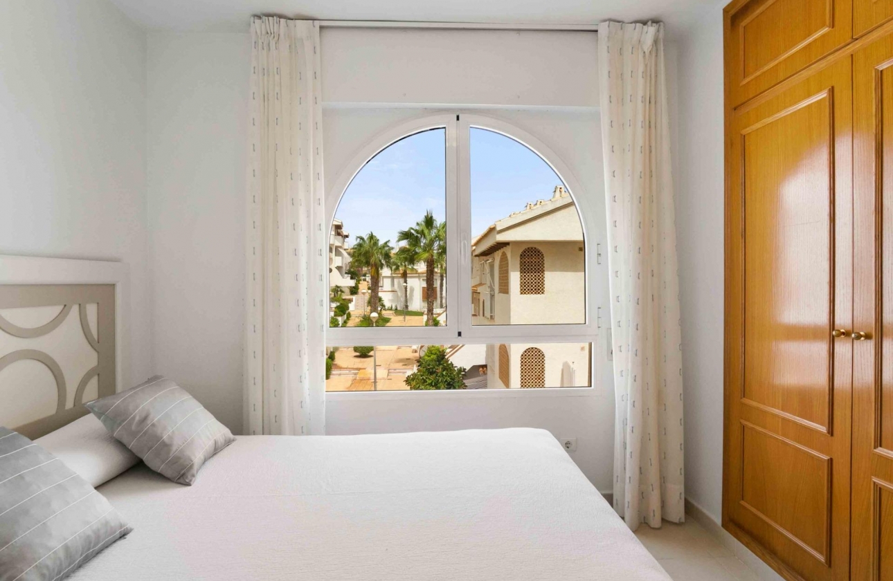 Resale - Apartment - Orihuela Costa - Campoamor