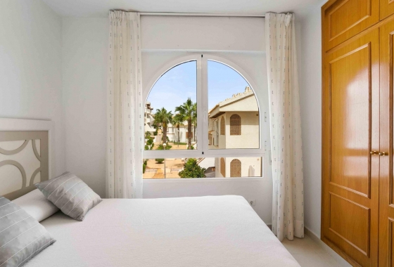 Resale - Apartment - Orihuela Costa - Campoamor