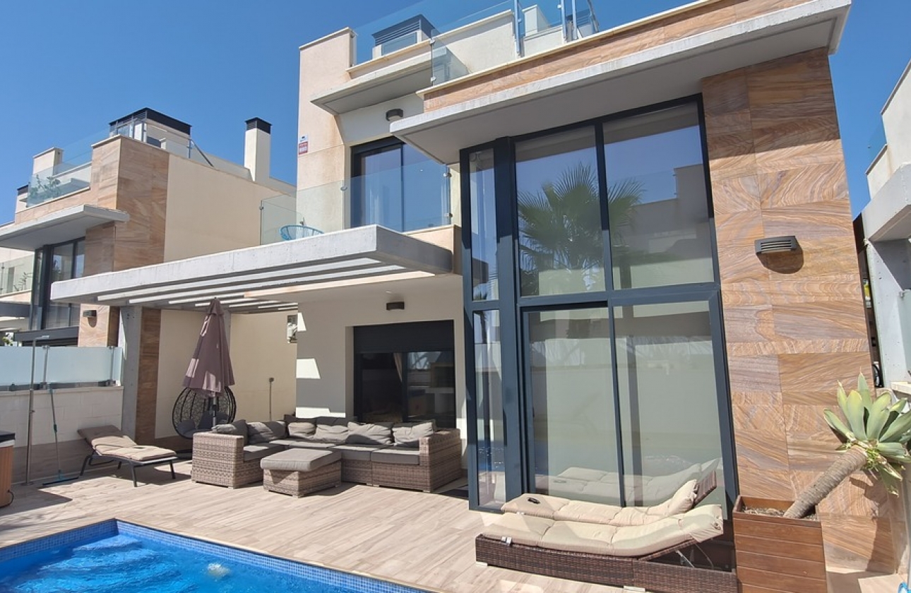 Rynek wtórny - Villa - Orihuela Costa - Lomas de Cabo Roig