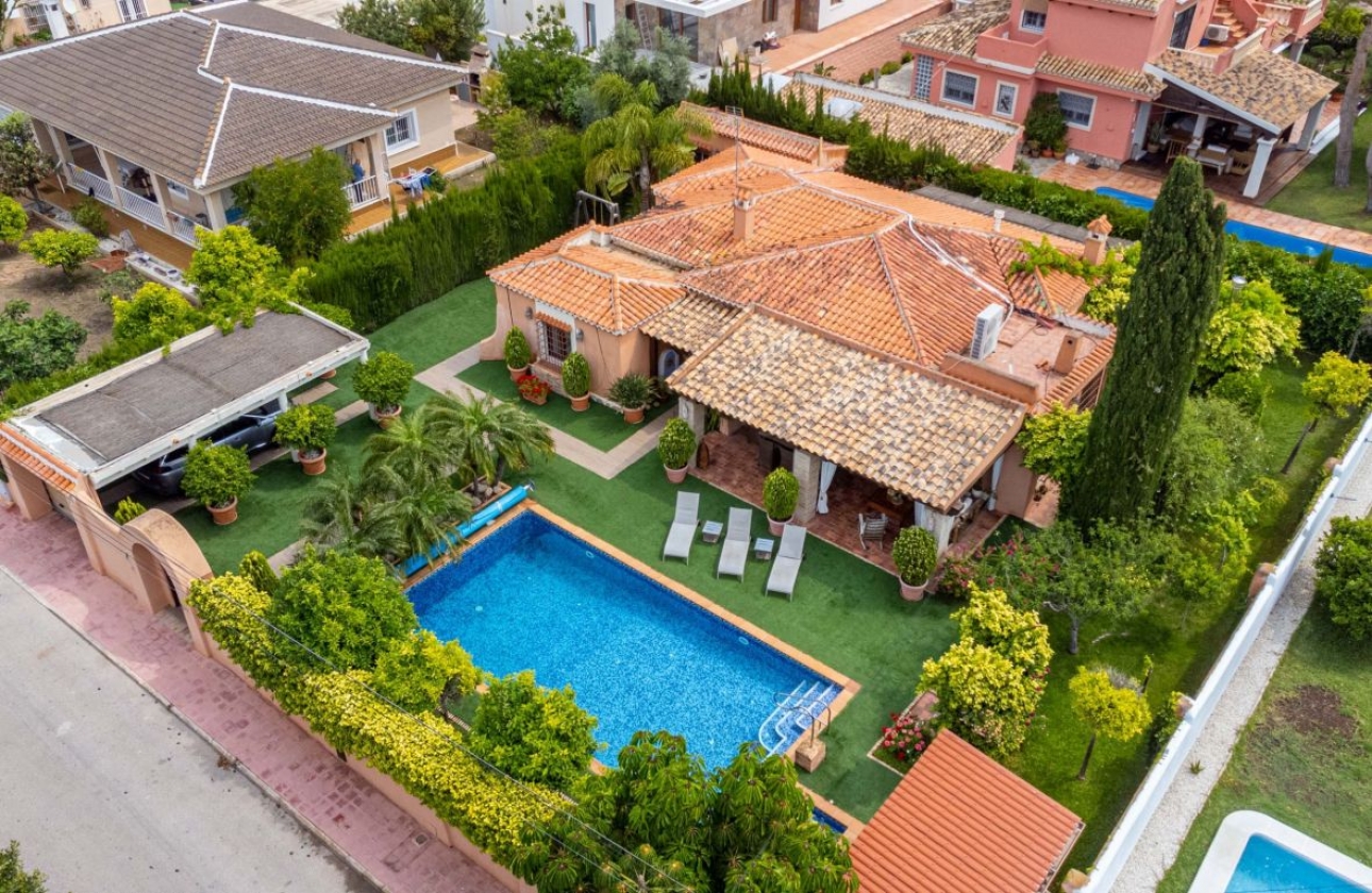 Resale - Villa - Torrevieja