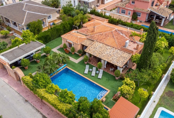 Resale - Villa - Torrevieja