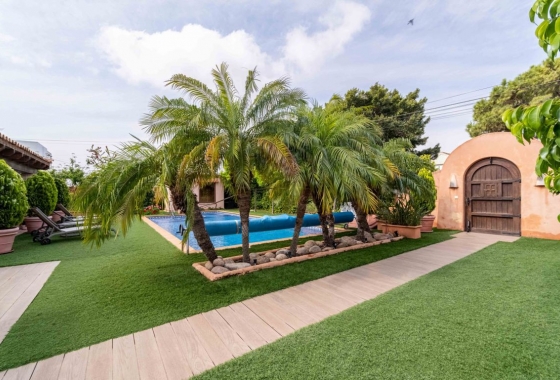 Resale - Villa - Torrevieja