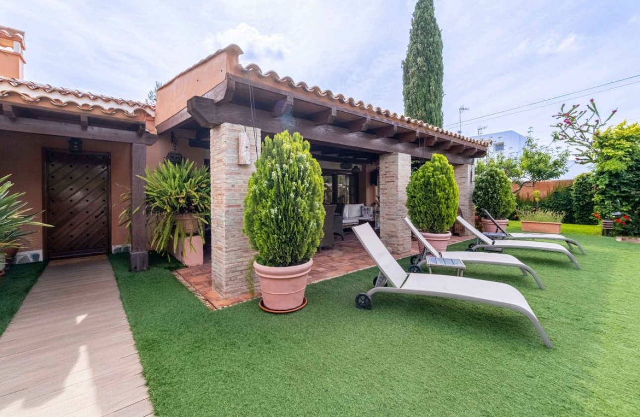 Resale - Villa - Torrevieja