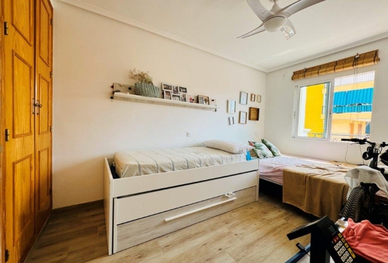 Rynek wtórny - Apartament - Torrevieja - Los Europeos