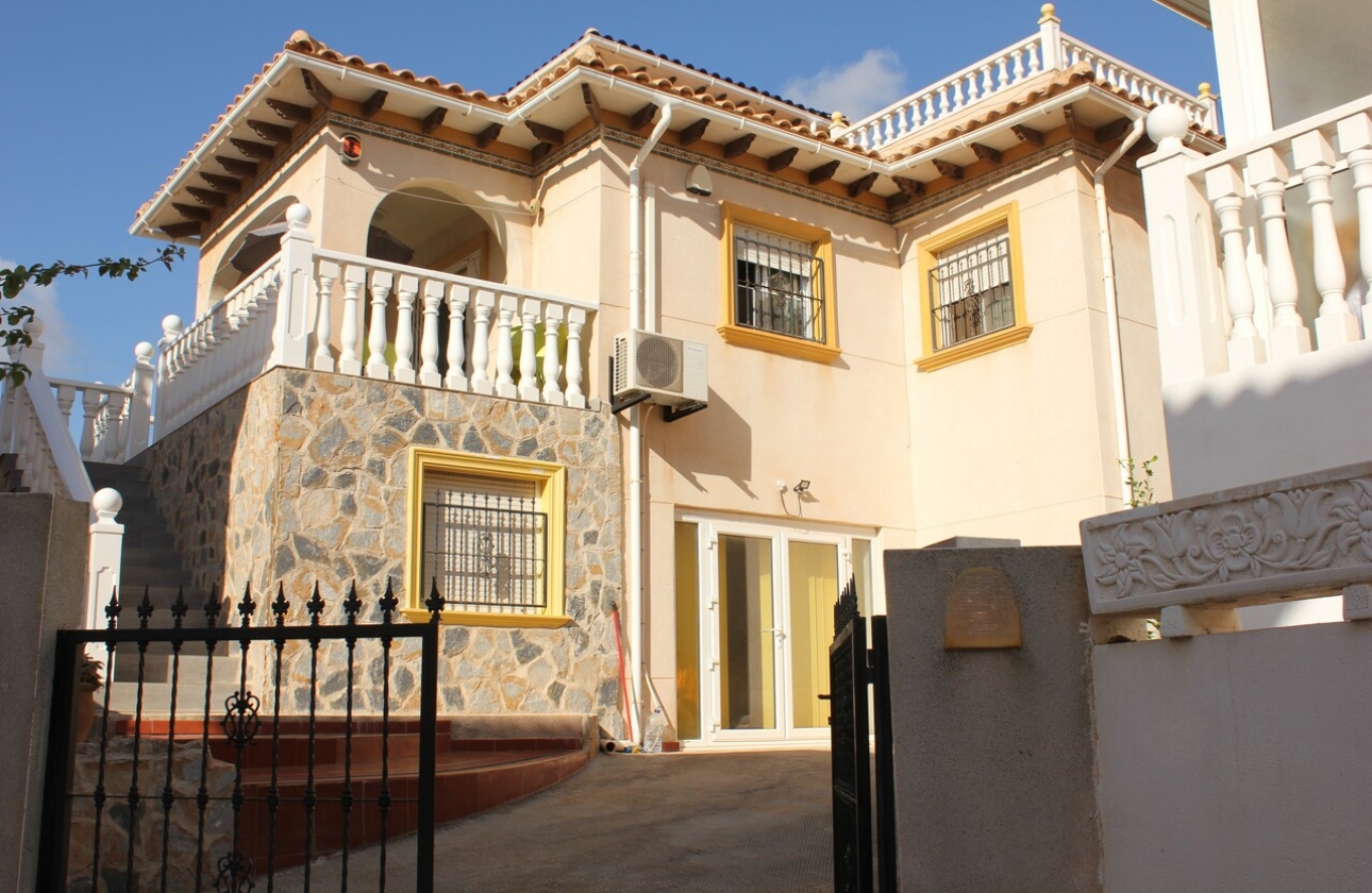 Resale - Villa - Orihuela Costa - La Zenia