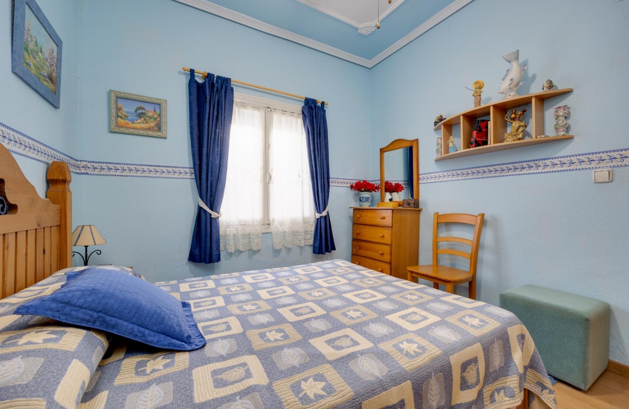 Resale - Bungalow - Torrevieja - Playa de La Acequion