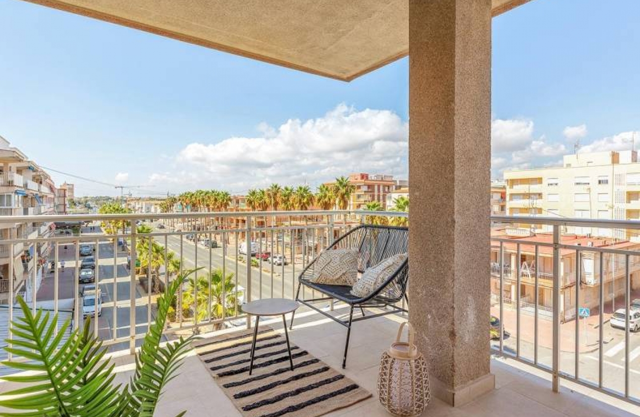 Resale - Apartment - Torrevieja - Playa De Los Naufragos