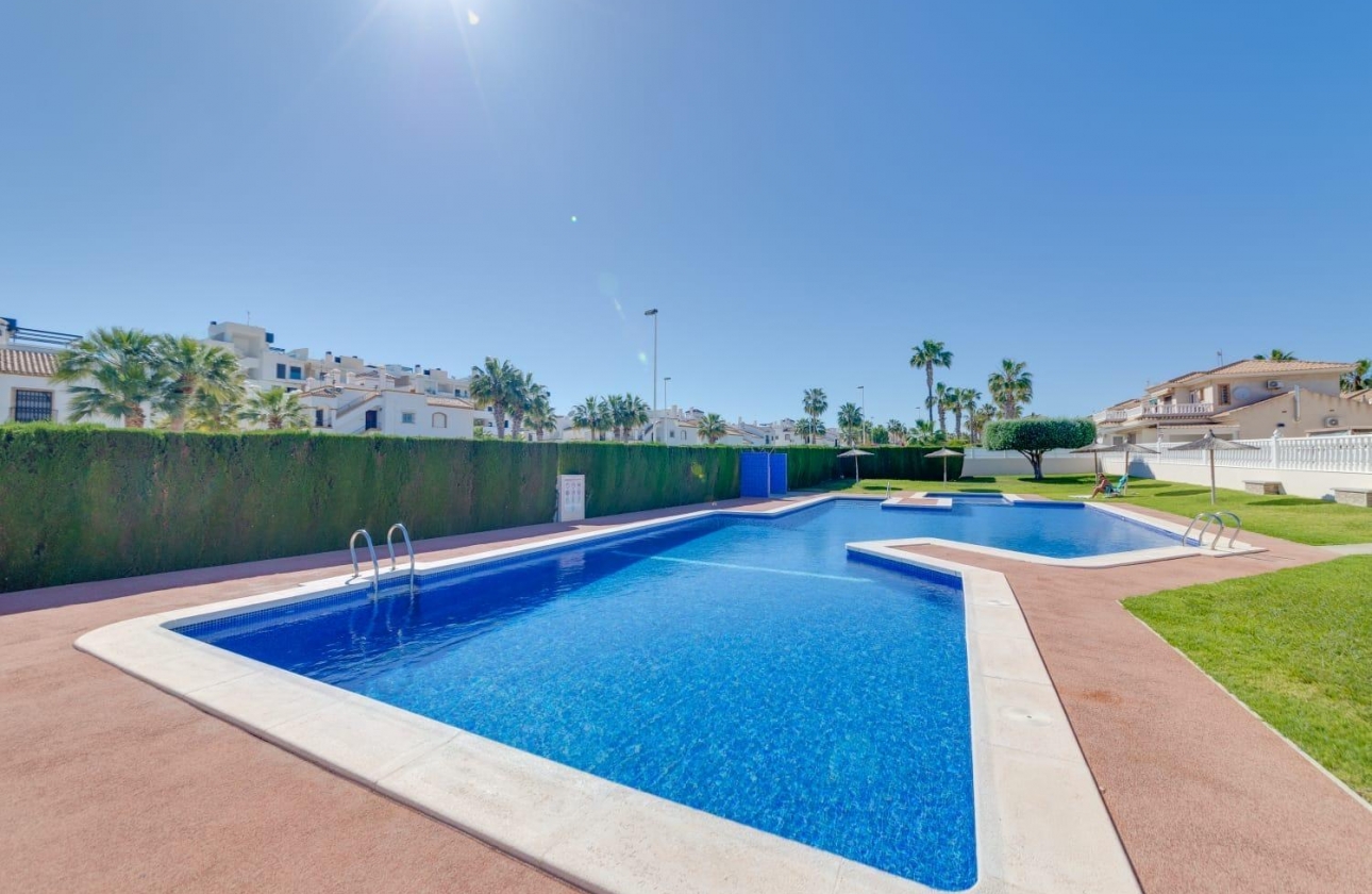 Resale - Villa - Orihuela Costa - Los Dolses