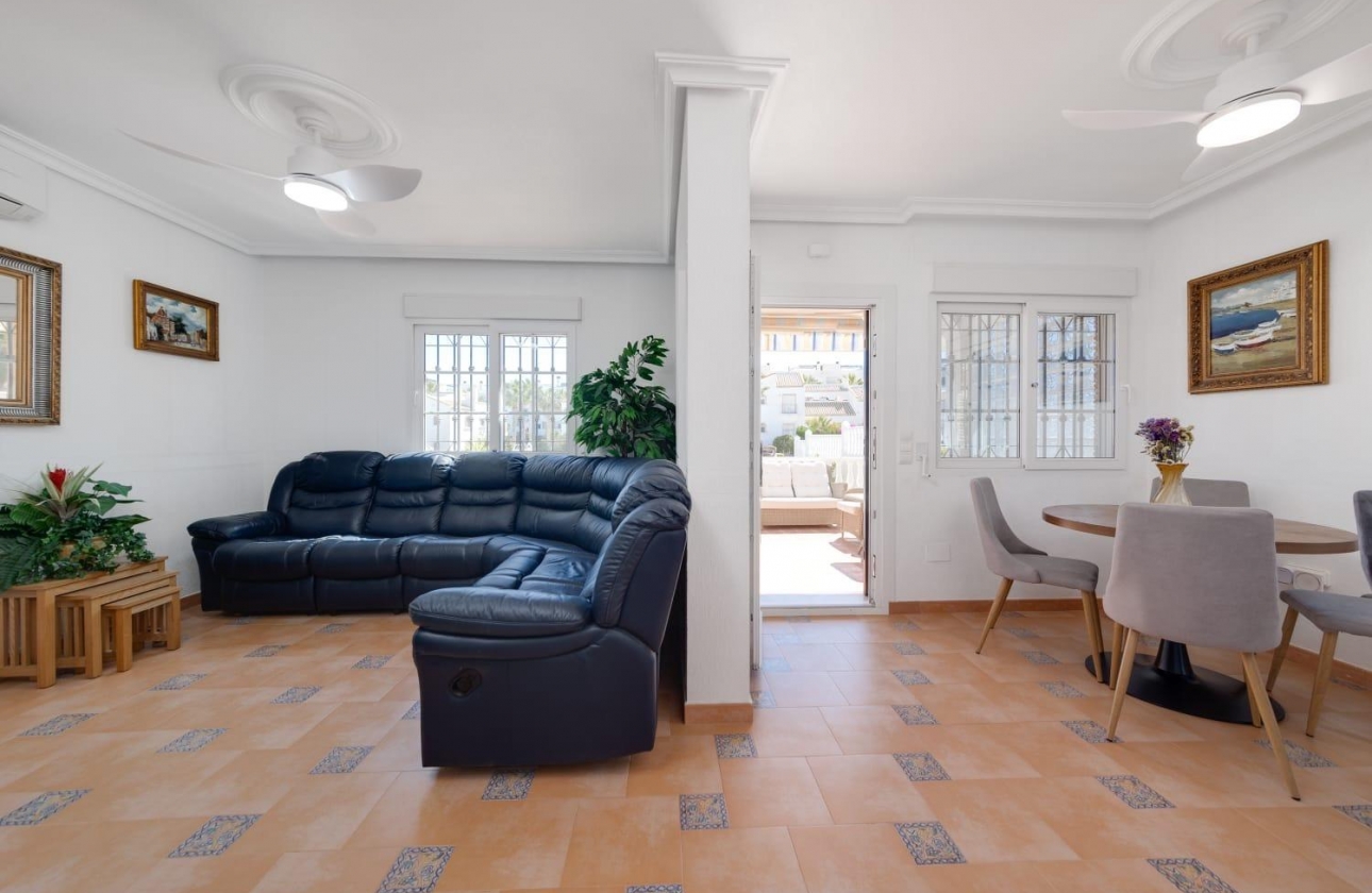 Resale - Villa - Orihuela Costa - Los Dolses