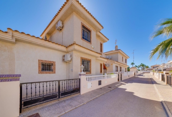 Resale - Villa - Orihuela Costa - Los Dolses