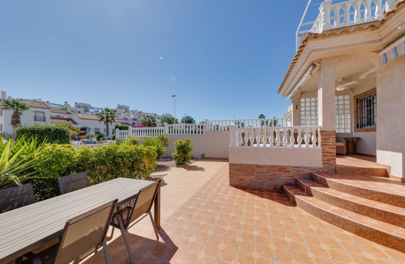 Resale - Villa - Orihuela Costa - Los Dolses