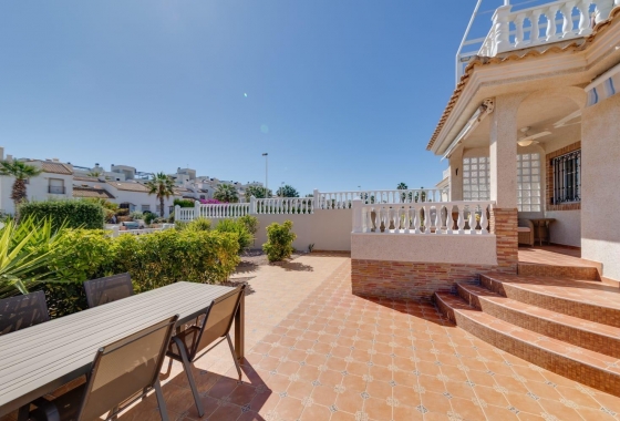 Resale - Villa - Orihuela Costa - Los Dolses