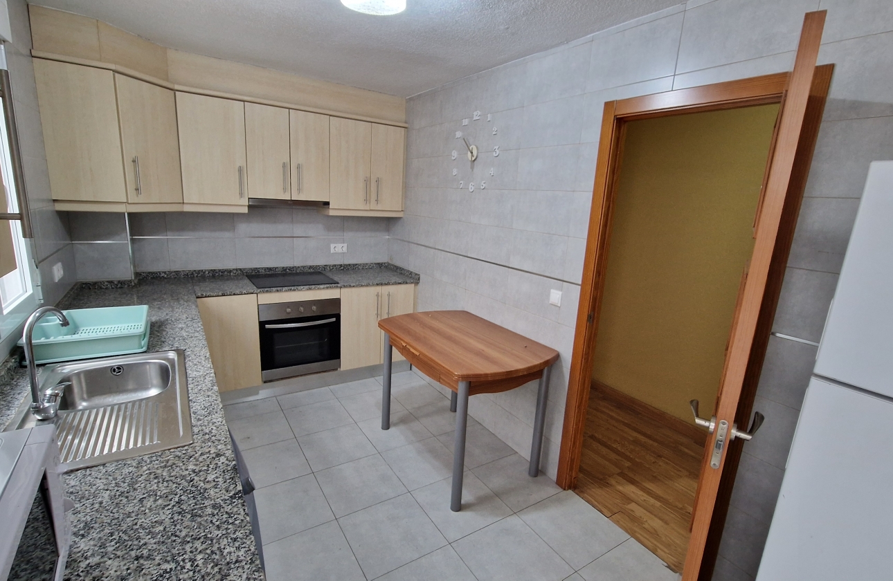 Resale - Apartment - Torrevieja - Acequion