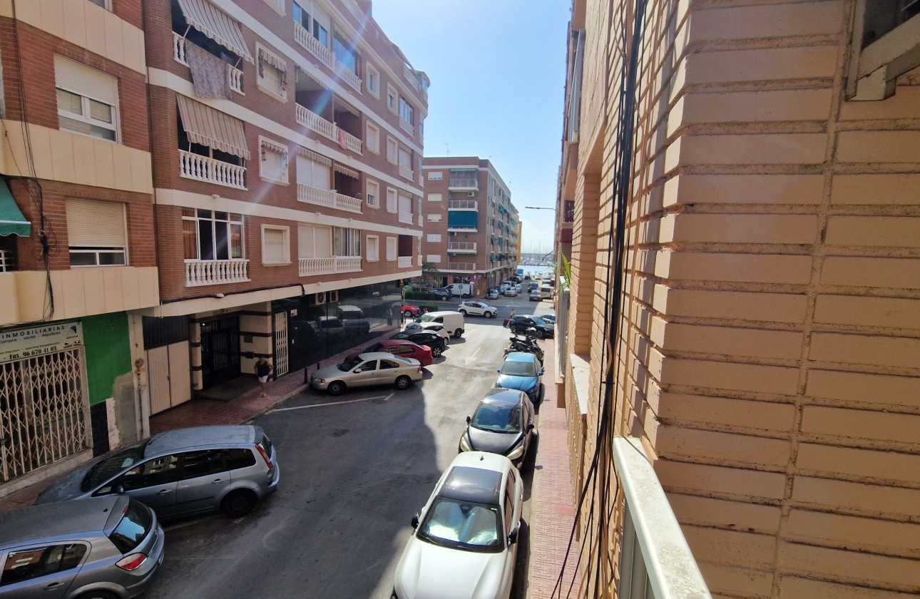 Resale - Apartment - Torrevieja - Acequion