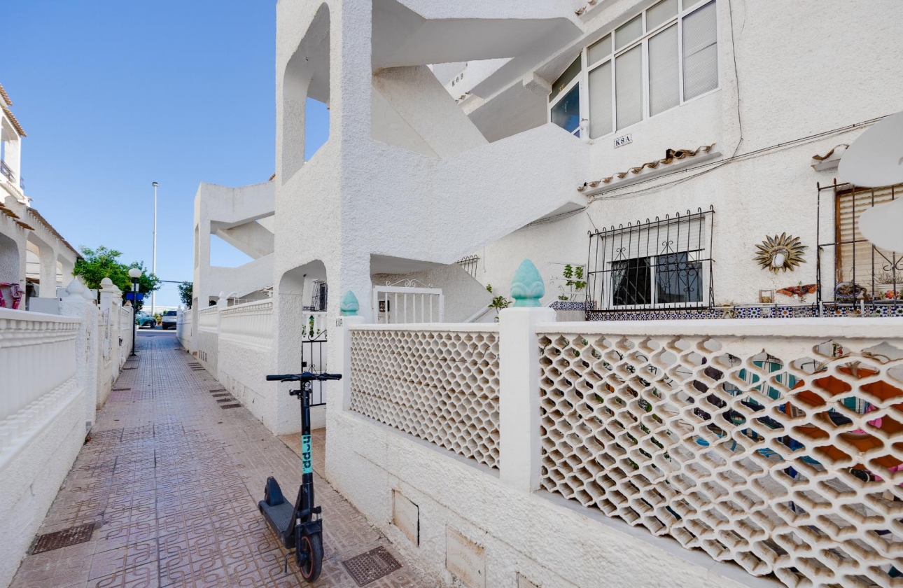 Resale - Bungalow - Torrevieja - Playa De Los Naufragos