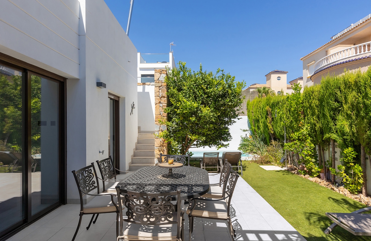 Rynek wtórny - Villa - Orihuela Costa - Lomas de Cabo Roig