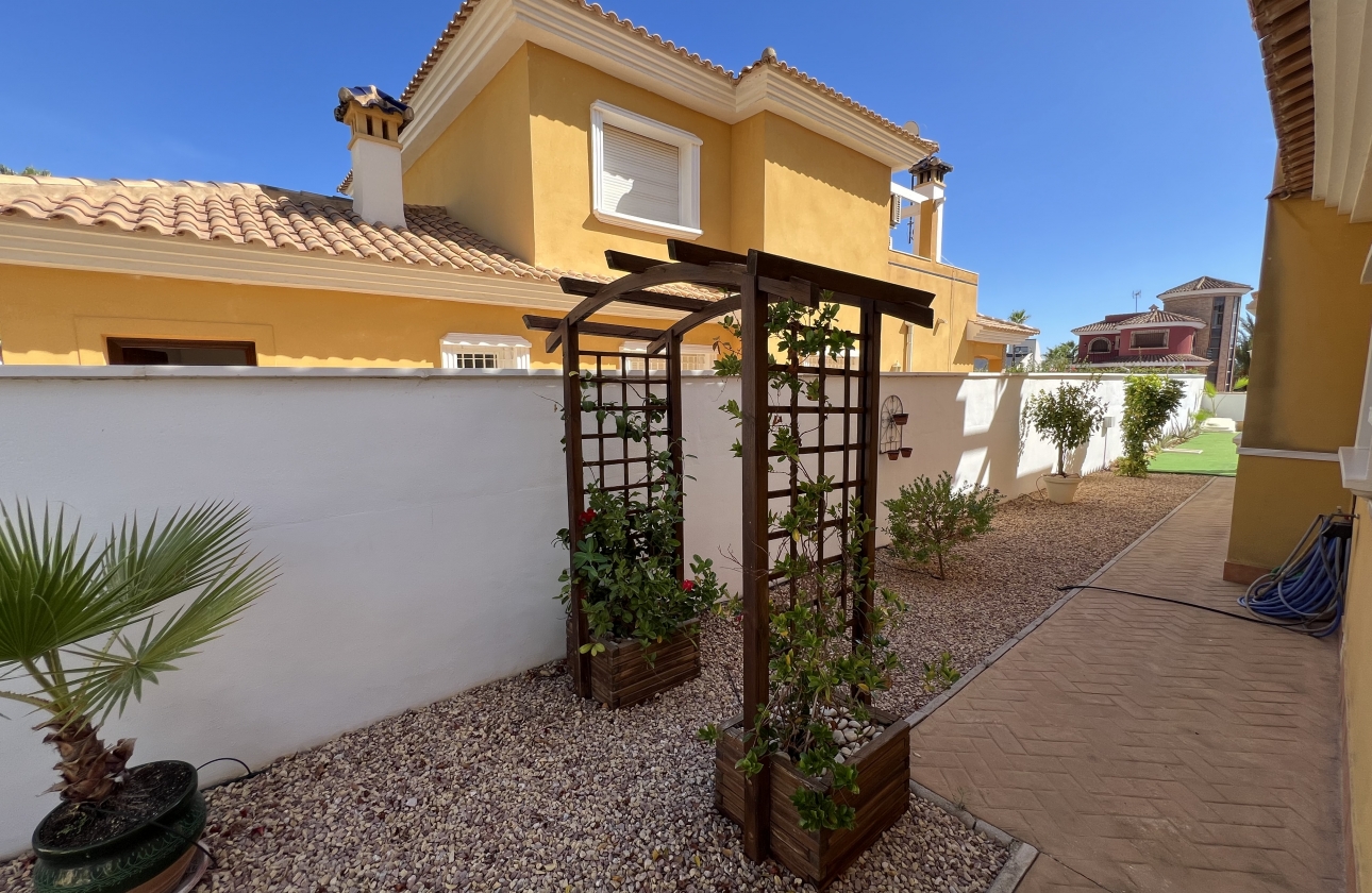 Resale - Villa - Orihuela Costa - La Zenia