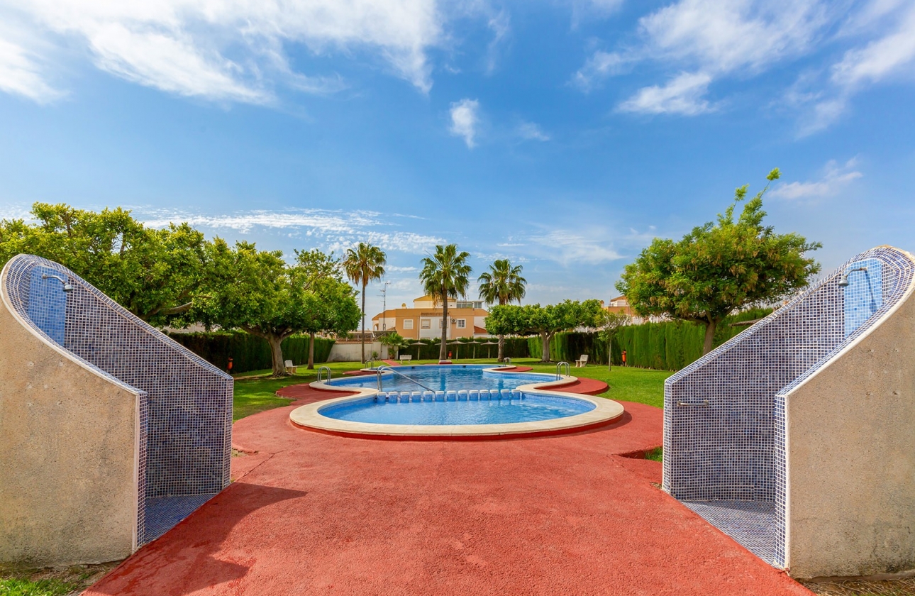 Resale - Bungalow - Torrevieja - La Siesta - El Salado -  Torreta