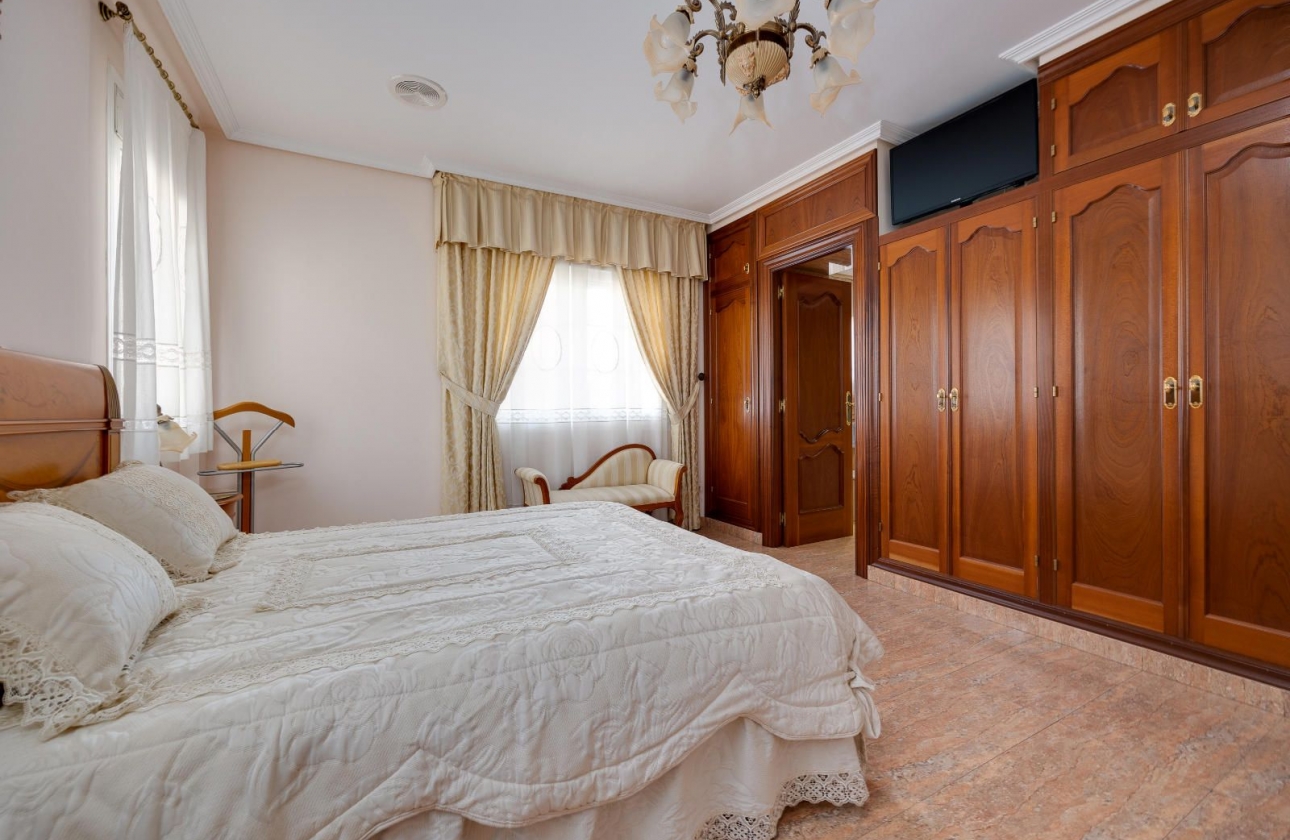 Rynek wtórny - Detached House / Villa - Orihuela - Hurchillo