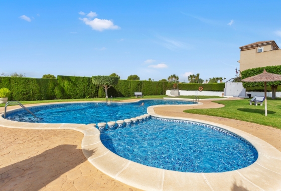 Resale - Villa - Torrevieja - Los Altos