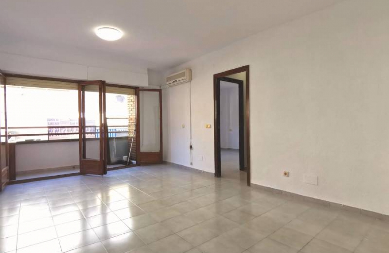 Resale - Apartment - Torrevieja - Estacion de autobuses