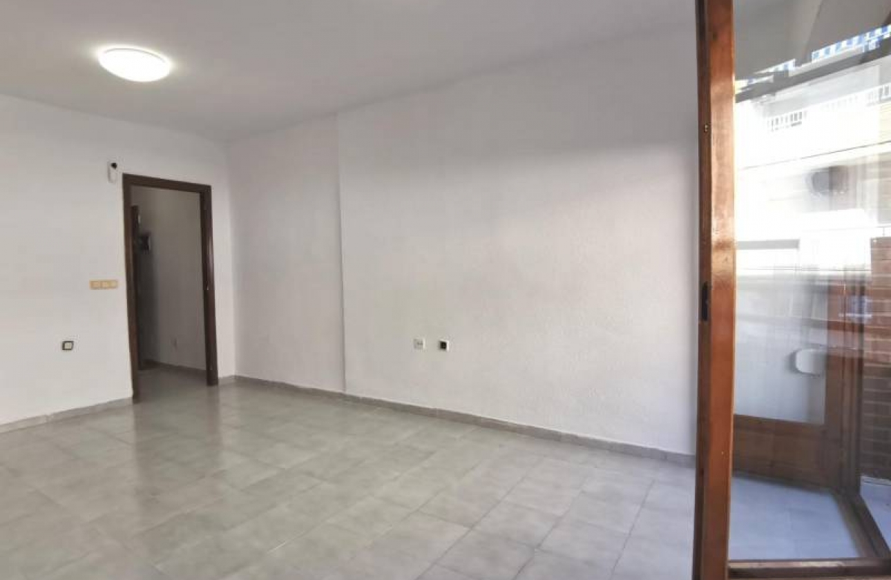 Resale - Apartment - Torrevieja - Estacion de autobuses